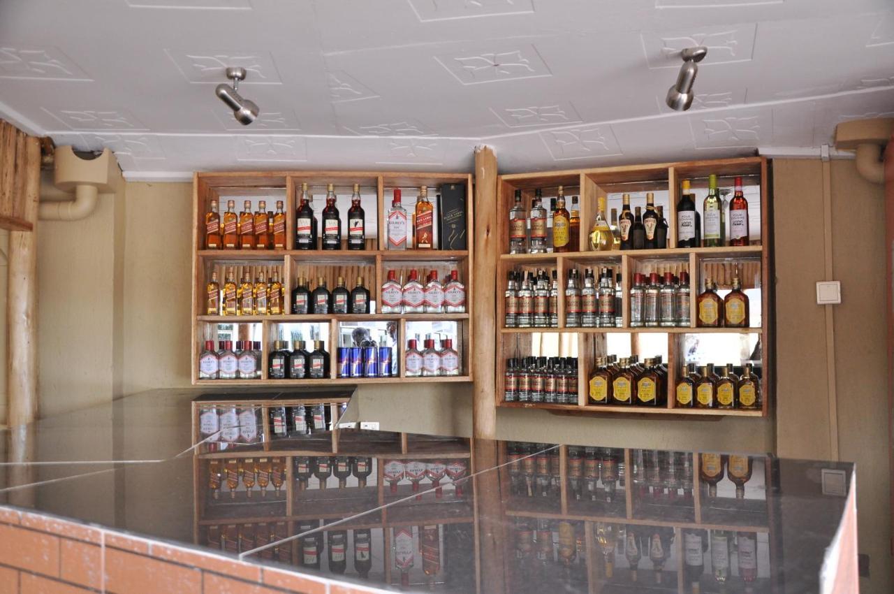 Golden View Hotel Ibanda Esterno foto