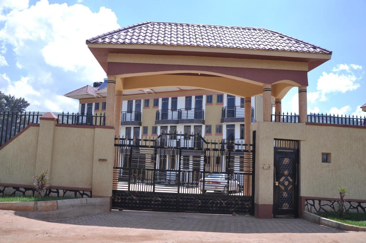 Golden View Hotel Ibanda Esterno foto