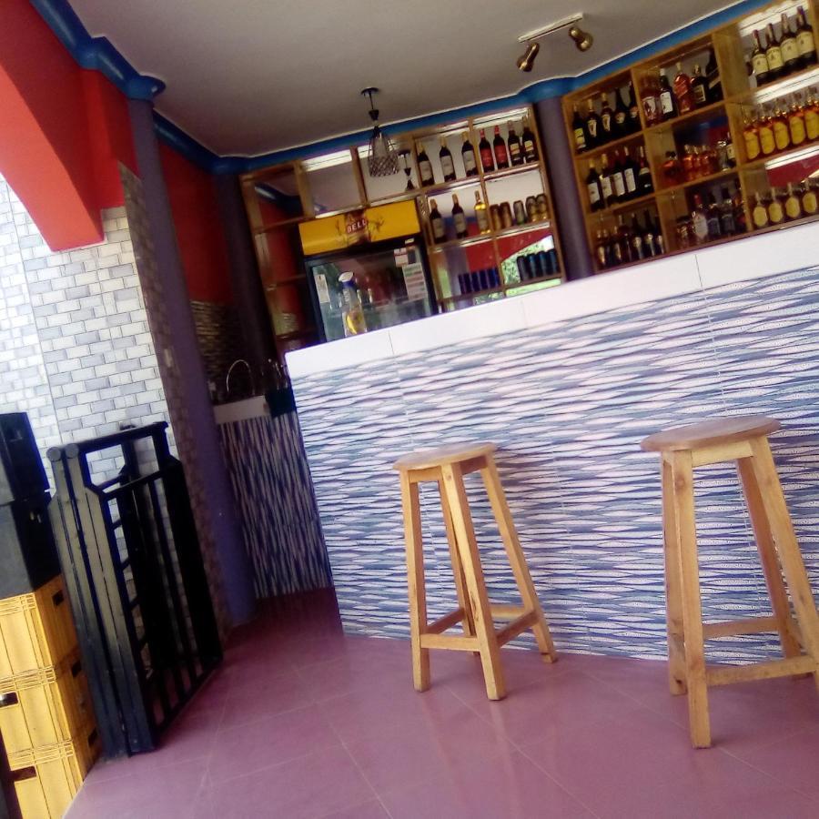 Golden View Hotel Ibanda Esterno foto