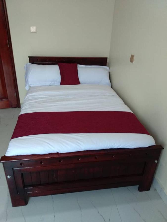 Golden View Hotel Ibanda Esterno foto